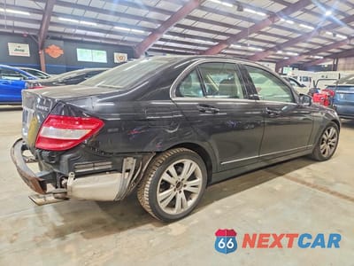 Trzecie zdjęcie samochodu z tyłu: 2011 MERCEDES-BENZ C 300 4MATIC VIN:WDDGF8BB5BR139653 - miniatura