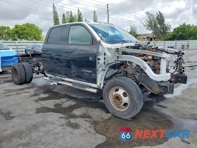 Czwarte zdjęcie samochodu z boku: 2018 RAM 3500 ST VIN:3C63RRGL8JG361326 - miniatura