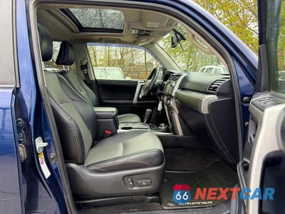 Piąte zdjęcie samochodu w środku: 2015 TOYOTA 4RUNNER SR5 PREMIUM VIN:JTEBU5JR8F5272634 - miniatura