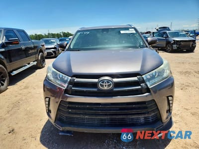 Piąte zdjęcie samochodu w środku: 2017 TOYOTA HIGHLANDER LIMITED VIN:5TDYZRFH3HS203225 - miniatura