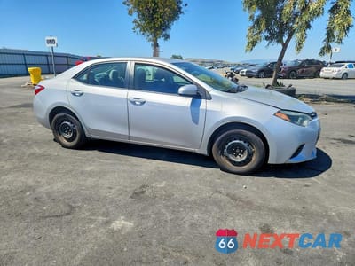 Czwarte zdjęcie samochodu z boku: 2015 TOYOTA COROLLA LE VIN:5YFBURHE2FP214651 - miniatura