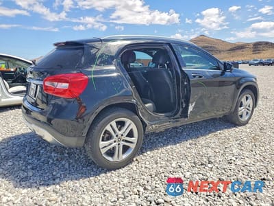 Trzecie zdjęcie samochodu z tyłu: 2018 MERCEDES-BENZ GLA 250 4MATIC VIN:WDCTG4GB5JJ424335 - miniatura