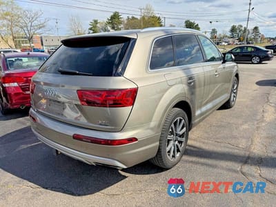 Czwarte zdjęcie samochodu z boku: 2017 AUDI Q7 PREMIUM PLUS VIN:WA1LAAF77HD007630 - miniatura