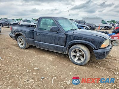 Czwarte zdjęcie samochodu z boku: 2003 GMC SONOMA VIN:1GTCS14H338240002 - miniatura