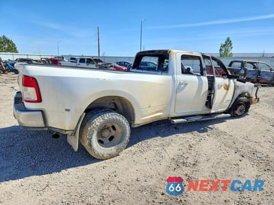 Trzecie zdjęcie samochodu z tyłu: 2019 RAM 3500 BIG HORN VIN:3C63RRHLXKG533050 - miniatura