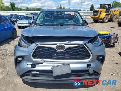 Piąte zdjęcie samochodu w środku: 2020 TOYOTA HIGHLANDER XLE VIN:5TDHZRBH5LS014557 - miniatura