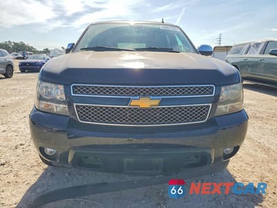 Piąte zdjęcie samochodu w środku: 2014 CHEVROLET SUBURBAN C1500 LTZ VIN:1GNSCKE08ER149089 - miniatura