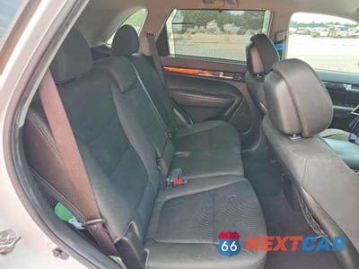 Zdjęcie 11 z 13 samochodu: 2014 KIA SORENTO LX VIN:5XYKT3A65EG464648 - miniatura