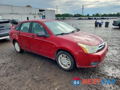 Czwarte zdjęcie samochodu z boku: 2011 FORD FOCUS SE VIN:1FAHP3FN8BW156909 - miniatura