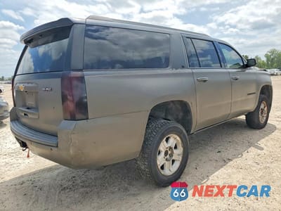 Trzecie zdjęcie samochodu z tyłu: 2020 CHEVROLET SUBURBAN C1500 LT VIN:1GNSCHKCXLR151506 - miniatura