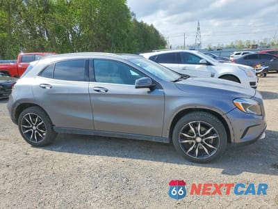 Czwarte zdjęcie samochodu z boku: 2015 MERCEDES-BENZ GLA 250 4MATIC VIN:WDCTG4GB9FJ167932 - miniatura