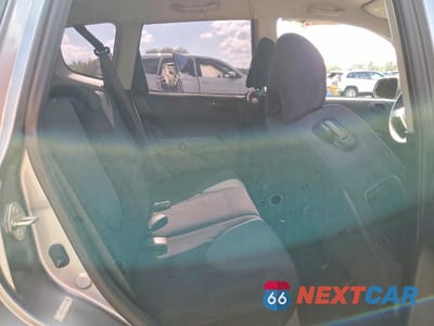 Zdjęcie 10 z 12 samochodu: 2008 HONDA FIT VIN:JHMGD374X8S000986 - miniatura