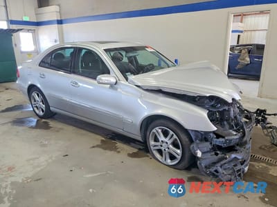 Czwarte zdjęcie samochodu z boku: 2004 MERCEDES-BENZ E 500 4MATIC VIN:WDBUF83JX4X145450 - miniatura