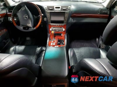 Zdjęcie 8 z 13 samochodu: 2010 LEXUS LS 460 VIN:JTHCL5EF6A5005527 - miniatura