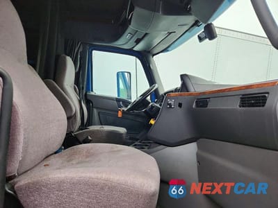 Piąte zdjęcie samochodu w środku: 2019 INTERNATIONAL LT625 SEMI TRUCK VIN:3HSDZTZR7KN491968 - miniatura