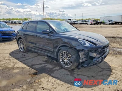 Czwarte zdjęcie samochodu z boku: 2019 PORSCHE CAYENNE VIN:WP1AA2AY0KDA03606 - miniatura