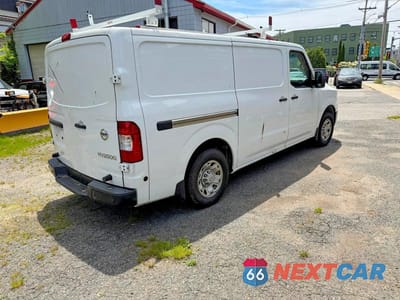 Czwarte zdjęcie samochodu z boku: 2020 NISSAN NV 2500 HD SV VIN:1N6BF0KY1LN800482 - miniatura
