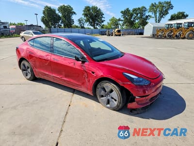 Czwarte zdjęcie samochodu z boku: 2022 TESLA MODEL 3 VIN:5YJ3E1EA1NF345939 - miniatura