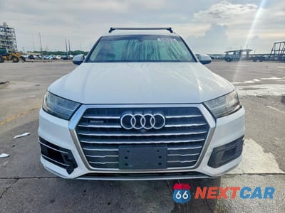 Piąte zdjęcie samochodu w środku: 2017 AUDI Q7 VIN:WA1LAAF78HD044461 - miniatura