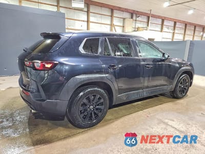Trzecie zdjęcie samochodu z tyłu: 2025 MAZDA CX-50 PREFERRED VIN:7MMVABBM2SN333742 - miniatura