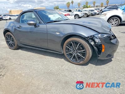 Czwarte zdjęcie samochodu z boku: 2024 MAZDA MX-5 MIATA GRAND TOURING VIN:JM1NDAD76R0609050 - miniatura