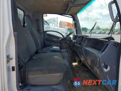 Piąte zdjęcie samochodu w środku: 2019 ISUZU NPR HD VIN:54DC4W1B3KS812500 - miniatura