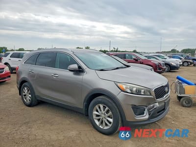 Czwarte zdjęcie samochodu z boku: 2016 KIA SORENTO LX VIN:5XYPG4A3XGG049186 - miniatura