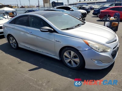 Czwarte zdjęcie samochodu z boku: 2011 HYUNDAI SONATA HYBRID VIN:KMHEC4A48BA018566 - miniatura