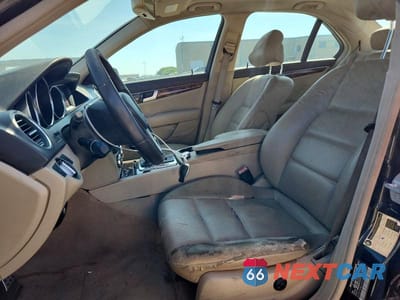 Zdjęcie 7 z 12 samochodu: 2012 MERCEDES-BENZ C 250 VIN:WDDGF4HB6CR203295 - miniatura