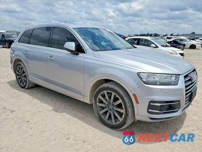 Czwarte zdjęcie samochodu z boku: 2017 AUDI Q7 PRESTIGE VIN:WA1VAAF70HD000883 - miniatura