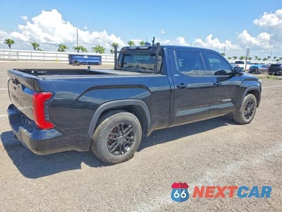 Trzecie zdjęcie samochodu z tyłu: 2023 TOYOTA TUNDRA CREWMAX SR5 VIN:5TFLA5EC4PX014091 - miniatura