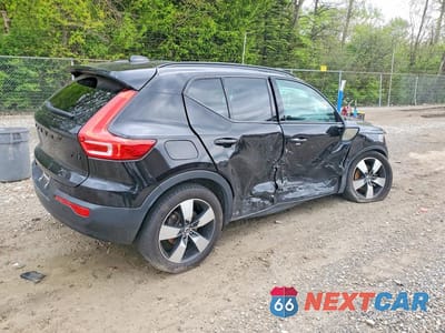 Trzecie zdjęcie samochodu z tyłu: 2020 VOLVO XC40 T5 MOMENTUM VIN:YV4162UK1L2283136 - miniatura