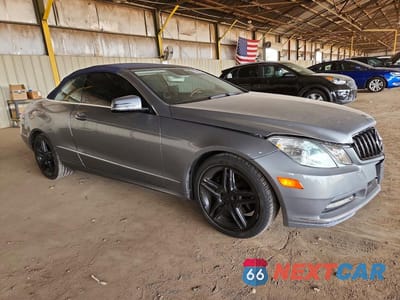 Czwarte zdjęcie samochodu z boku: 2013 MERCEDES-BENZ E 350 VIN:WDDKK5KFXDF190268 - miniatura