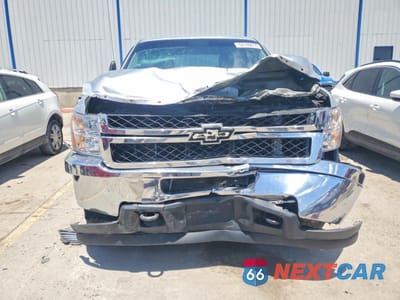 Piąte zdjęcie samochodu w środku: 2011 CHEVROLET SILVERADO K3500 VIN:1GC4KZC83BF183850 - miniatura