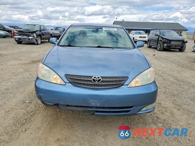 Piąte zdjęcie samochodu w środku: 2003 TOYOTA CAMRY XLE VIN:JTDBE32KX30170834 - miniatura
