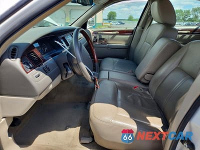 Zdjęcie 7 z 12 samochodu: 2011 LINCOLN TOWN CAR SIGNATURE LIMITED VIN:2LNBL8CV6BX763503 - miniatura