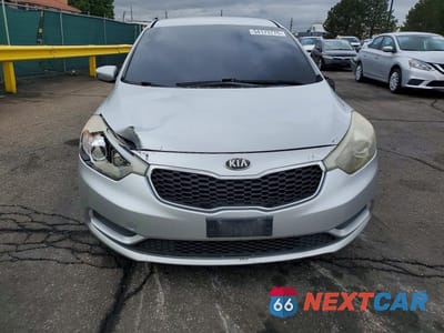 Piąte zdjęcie samochodu w środku: 2014 KIA FORTE LX VIN:KNAFX4A60E5105242 - miniatura