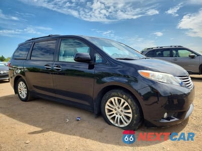 Czwarte zdjęcie samochodu z boku: 2017 TOYOTA SIENNA XLE PREMIUM 8-PASSENGER VIN:5TDYZ3DC2HS866676 - miniatura
