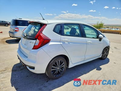 Trzecie zdjęcie samochodu z tyłu: 2018 HONDA FIT DX-A VIN:3HGGK5H75JM729215 - miniatura