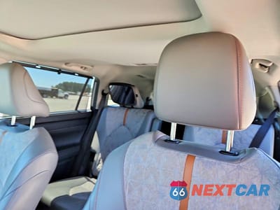 Zdjęcie 10 z 13 samochodu: 2022 TOYOTA HIGHLANDER HYBRID BRONZE EDITION VIN:5TDABRCH0NS542871 - miniatura