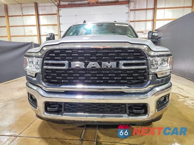 Piąte zdjęcie samochodu w środku: 2024 RAM 2500 BIG HORN VIN:3C6UR5DL4RG296245 - miniatura