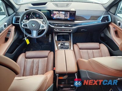 Zdjęcie 8 z 14 samochodu: 2025 BMW X5 XDRIVE40I VIN:5UX23EU01S9Z65552 - miniatura