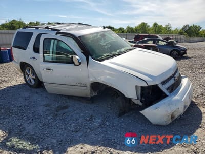 Czwarte zdjęcie samochodu z boku: 2011 CHEVROLET TAHOE C1500 LTZ VIN:1GNSCCE05BR125902 - miniatura