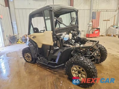 Trzecie zdjęcie samochodu z tyłu: 2023 CAN-AM DEFENDER UTILITY VEHICLE VIN:3JBUVAX49PK004829 - miniatura