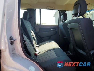 Zdjęcie 11 z 14 samochodu: 2010 JEEP LIBERTY SPORT VIN:1J4PN2GK5AW133025 - miniatura