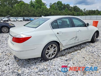 Trzecie zdjęcie samochodu z tyłu: 2010 HYUNDAI GENESIS 4.6L VIN:KMHGC4DF5AU108101 - miniatura