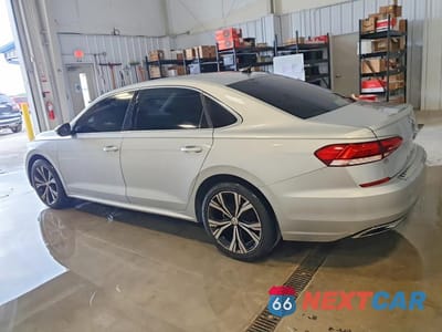 Drugie zdjęcie samochodu z przodu: 2021 VOLKSWAGEN PASSAT SE VIN:1VWSA7A38MC001728 - miniatura