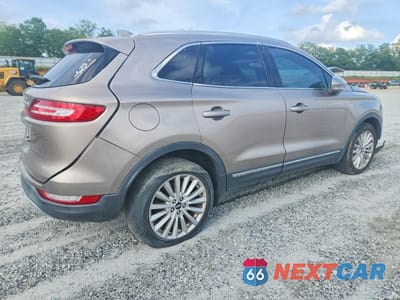 Trzecie zdjęcie samochodu z tyłu: 2019 LINCOLN MKC VIN:5LMCJ1C93KUL17267 - miniatura