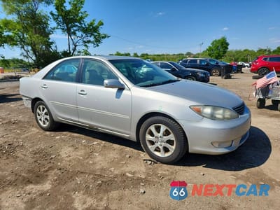 Czwarte zdjęcie samochodu z boku: 2005 TOYOTA CAMRY XLE V6 VIN:4T1BF30K95U106730 - miniatura