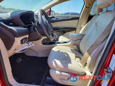Zdjęcie 7 z 13 samochodu: 2019 LINCOLN MKC VIN:5LMCJ1C98KUL31651 - miniatura
